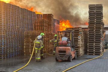 На Київщині двоє людей постраждали від атаки росіян, у Броварському районі сталася пожежа на підприємстві