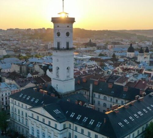 Мер Львова повідомив про влучання у місті (доповнено)