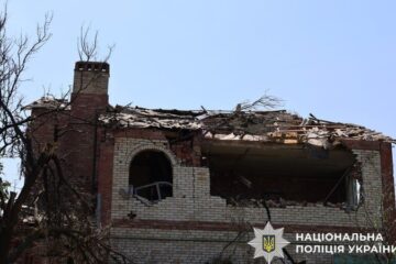 Через обстріл Слов’янська на Донеччині поранені мама й дитина