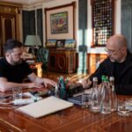 Зеленський анонсував кадрові зміни у посольствах і гроші для 180 тис сімей на підготовку дітей до школи