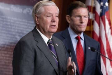 Сенатор Грем анонсував “кувалду” санкції проти Росії та “рекордний потік зброї” для України