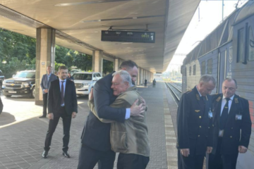 Спецпредставник США Кіт Келлог прибув до Києва. В Офісі президента озвучили теми, які хочуть обговорити