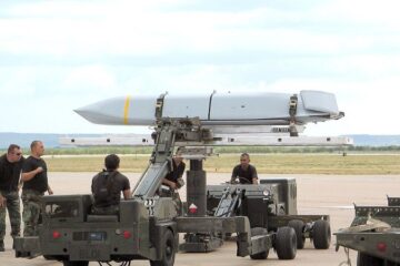 ЗМІ: Трамп розглядає можливість постачання Україні далекобійних ракет JASSM
