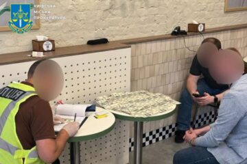Працівника суду підозрюють у вимаганні та отриманні грошей