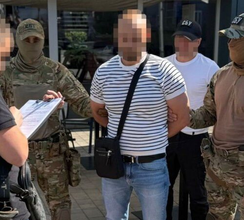 На Львівщині затримали митника, який вимагав хабар за безперешкодне розмитнення авто