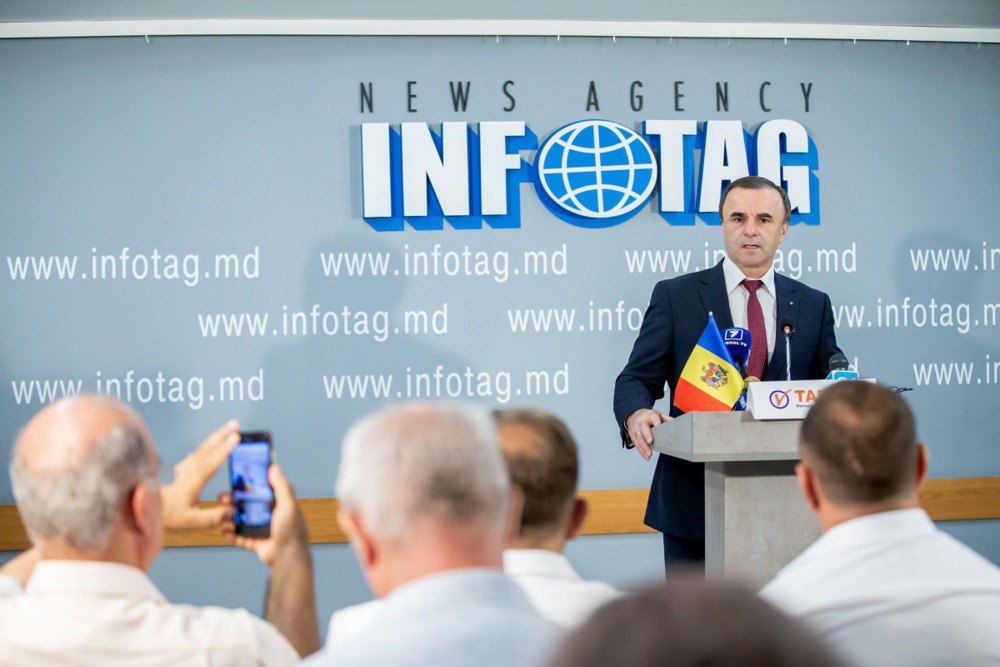 Колишній прем'єр-міністр Молдови Васілє Тарлєв на пресбрифінгу в Кишиневі, 24 липня 2024 року, тоді Тарлєв висунув свою кандидатуру як незалежний кандидат на президентських виборах 2024 року.
