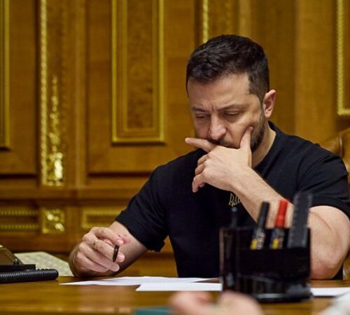 Зеленський підписав закон про множинне громадянство та про вихід із Оттавської конвенції