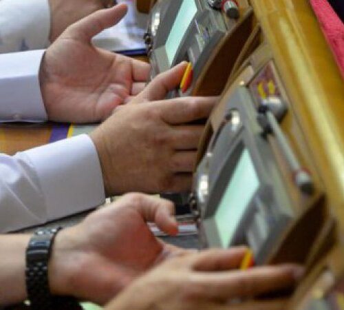 Рада підтримала законопроєкт про промислові забруднення, через правку до якого у парламенті сталася бійка