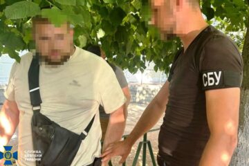 Посадовця однієї з міськрад Житомирщини підозрюють у незаконному бронюванні