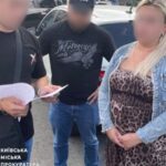 У Києві затримали посадовицю КМДА та директора ринку під час передачі хабаря