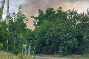 Росіяни вдарили по Богодухівській громаді Харківщини, виникли масштабні пожежі