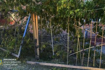 Росіяни скинули вибухівку з дрона на цивільного херсонця (доповнено)