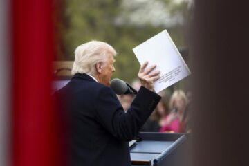 FT: Трамп наполягає на тарифах 15–20% на всі товари з ЄС