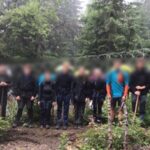 На Закарпатті прикордонники затримали вісьмох туристів з Чехії за підозрою у незаконному перетині українського кордону