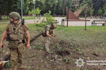 Росіяни вдарили по Сумах, поранено три людини (оновлено)
