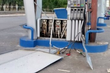 Унаслідок обстрілів на Дніпропетровщині пошкоджено АЗС і підприємство