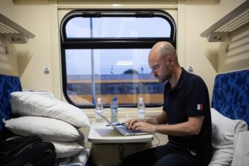 Голова МЗС Франції їде до Києва на нараду послів
