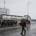 Reuters: ціни на нафту дещо падають, санкції ЄС проти Росії будуть малоефективними