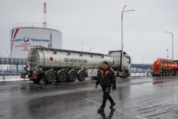 Reuters: ціни на нафту дещо падають, санкції ЄС проти Росії будуть малоефективними