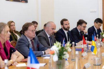 ​Генпрокурор, голова СБУ і керівник ДБР поспілкувався з представниками G7 про “викорінення корупції і реформи”