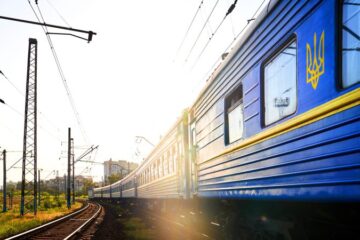 Укрзалізниця заявила, що вночі її енергетична інфраструктура зазнала атаки дронів у двох регіонах