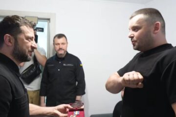 Зеленський нагородив військових орденами “За мужність”