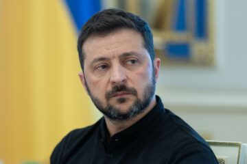 Зеленський: уже 684 українські бійці відзначені званням Герой України