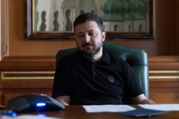 ППО, постачання ракет та виробництво дронів: Зеленський провів розмову із Макроном