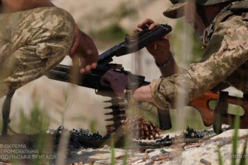 Генштаб ЗСУ: росіяни атакують на Покровському, Торецькому і Лиманському напрямках