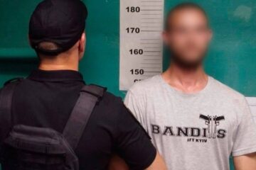 ​Поліцейські затримали 26-річного киянина, який  п’яним катався між вагонами метро