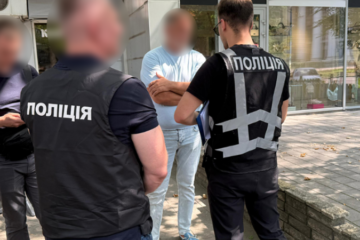 У Дніпрі затримали чоловіка, який за 25 тисяч євро обіцяв посаду в прокуратурі
