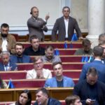У Раді — скандал через непристойний жест. “ЄС” вимагає покарати нардепа “Батьківщини” Сергія Власенка