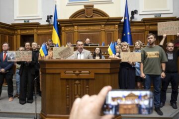 Головне за четвер, 31 липня: наслідки масованої атаки на Київ, понад 120 боєзіткнень, ухвалення закону про НАБУ та САП