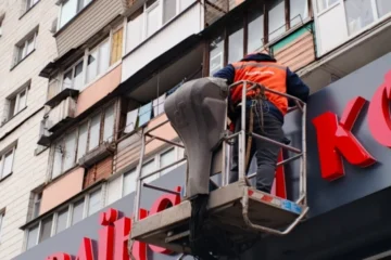 У Києві за півроку демонтували понад 11 тисяч незаконних рекламних конструкцій