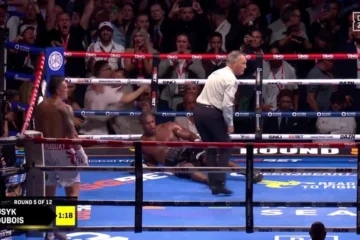 Олександр Усик нокаутував Даніеля Дюбуа й удруге став абсолютним чемпіоном світу гевівейту