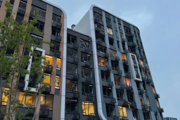 Росіяни вдарили біля ЖК «Республіка». ТРЦ поблизу працює у звичному режимі