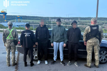 VIP-трансфер для ухилянтів: правоохоронець за $13,5 тисяч гарантував проїзд через усі блокпости
