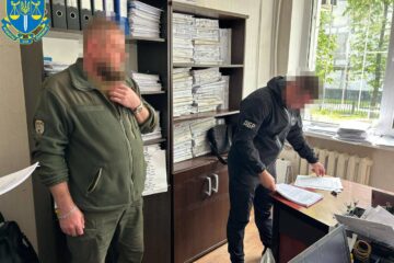 Комбат пішов під суд за незаконну виплату бойових підлеглій