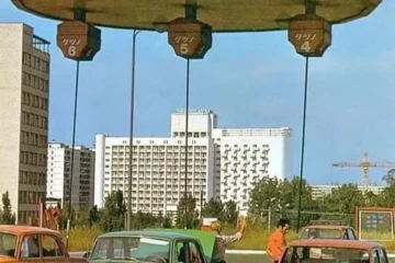 На Броварському проспекті демонтували футуристичну заправку