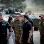 Підготовка екіпажів танків і операторів дронів: Президент зустрівся з захисниками