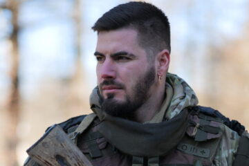 «Не дати зарізати логістику» — поблизу Куп’янська противник штурмує і «просочується»
