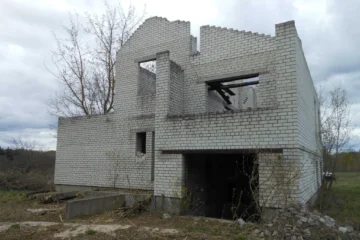 Дощів не чекають: дагестанці порозбирали дахи на окупованій Луганщині