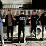 На Закарпатті затримали ухилянта, якого обслуговували одразу двоє переправників