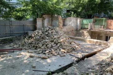 Забудовник демонтував історичні стіни у фундаментах палацу Розумовського