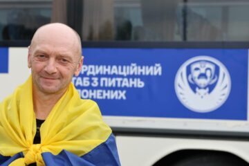 Понад три роки в полоні: додому повернулися оборонці Маріуполя та незаконно засуджені