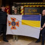 Схованка у цегляній стіні: на Донеччині розвідник знайшов прапор, який рятувальники сховали від окупантів