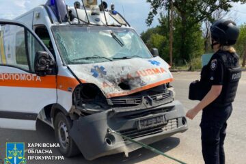 На Харківщині окупанти вдарили по кареті швидкої, постраждали троє людей