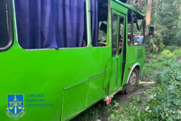 Удар по рейсовому автобусу на Сумщині: троє загиблих, близько 20 поранених