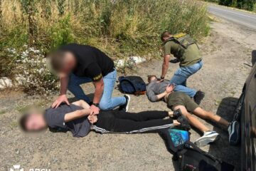 Пропонував хабар за «зелений коридор» до Молдови: на Одещині затримали чоловіка
