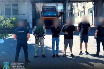 Мешканець Закарпаття намагався підкупити прикордонника і провезти ухилянтів до Угорщини